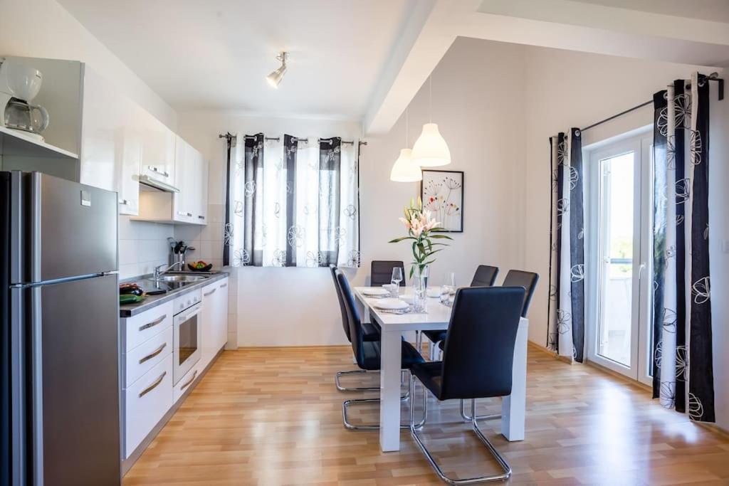 Apartments Punta Premantura Extérieur photo
